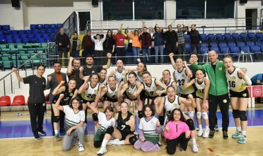 Manisa'nın Sultanları Yarı Finali Araladı