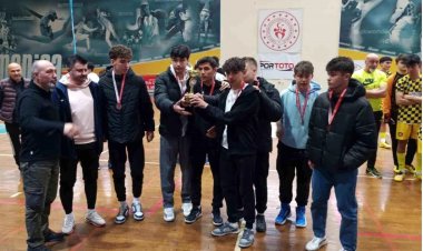 Manisa Gençlik ve Spor İl Müdürlüğü tarafından düzenlenen Okul Sporları Genç Erkek Futsal İl Birinciliği sona erdi