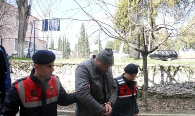 Manisa'nın Kula ilçesinde  alkollü tır sürücüsü gençleri ezdi, bir kişi hayatını kaybetti