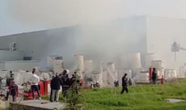 Manisa Organize Sanayi Bölgesi'ndeki kağıt fabrikasında ki yangın korkuttu..!