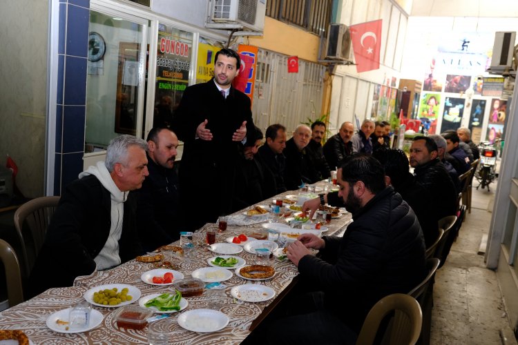 Belediye Başkan Adayı Hızır Şenol esnaflarla kahvaltı da  buluştu.