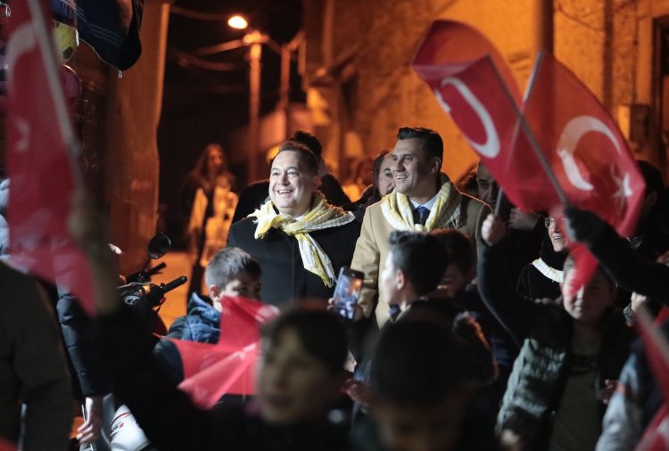 CHP AKHİSAR BAŞKAN ADAYI  DUTLULU'YA ÇAMÖNÜ'NDE MEHTERANLI KARŞILAMA