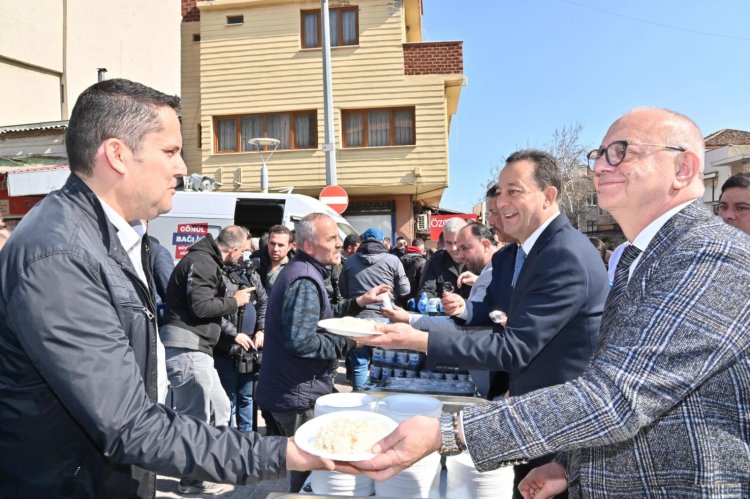 Başkan Ergün Esnaf ve Vatandaşlarla Buluştu, Pilav İkram Etti