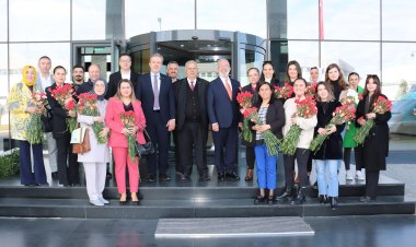 Cumhur İttifakı Akhisar Belediye Başkan Adayı Ömer İşçi, Yenişehirlioğlu ve Pakdemirii ile Kadınlar gününü kutladılar