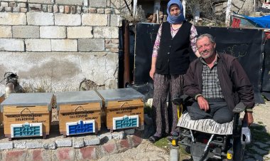 Engelli Arıcıya Büyükşehir’den Kovan Desteği