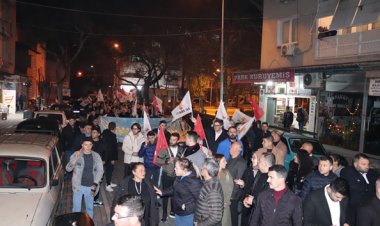 AKHİSAR CUMHUR İTTİFAKİ BELEDİYE BAŞKAN ADAYI ÖMER İŞÇİ'NİN YÜRÜYÜŞ KORTEJLERİNİ KONUŞUYOR