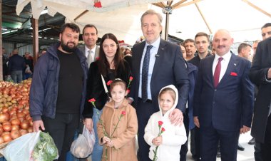 AKHİSAR BELEDİYE BAŞKAN ADAYI ÖMER İŞÇİ'ye PAZAR ZİYARETLERİNDE YOĞUN İLGİ