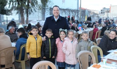 Akhisar Belediyesinin Düzenlediği Geleneksel İftar Yemeği