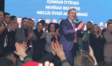 AKHİSAR BELEDİYE BAŞKAN ADAYI ÖMER İŞÇİ'NİN MİTİNGİNDE HALK SOKAKLARA SIĞMADI