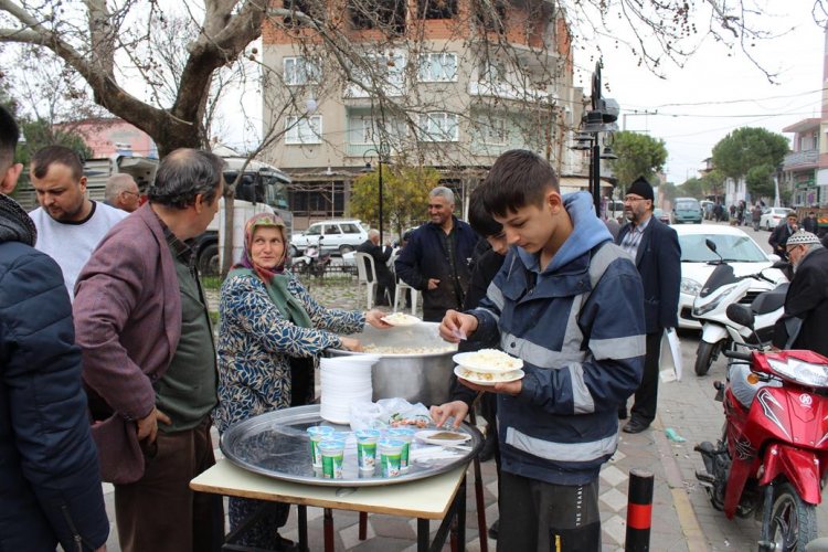 Kırkağaç Bakır Mahallesin de Asırlık Geleneklerimiz Pilav Hayrı..!