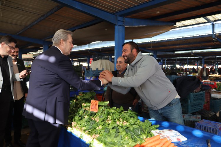 Akhisar Belediye Başkan Adayı Ömer İşçiyi Pazarcılar Çoşku ile karşıladı.
