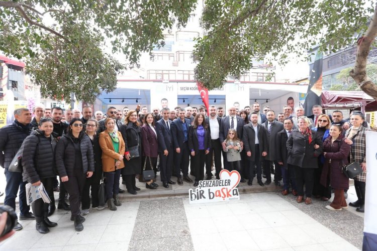 İYİ Parti Manisa Büyükşehir Belediye Başkan Adayı Op.Dr. Gürhan Özcan dan gövde gösterisi