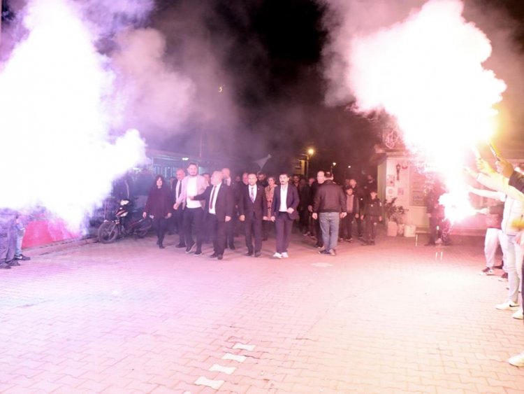 İYİ Parti Akhisar Sazoba'da Gövde Gösterisi yaptı