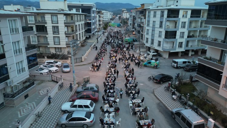 AKHİSAR BELEDİYE BAŞKAN ADAYI ÖMER İŞÇİ VATANDAŞLARLA İFTAR SOFRASINDA BULUŞTU