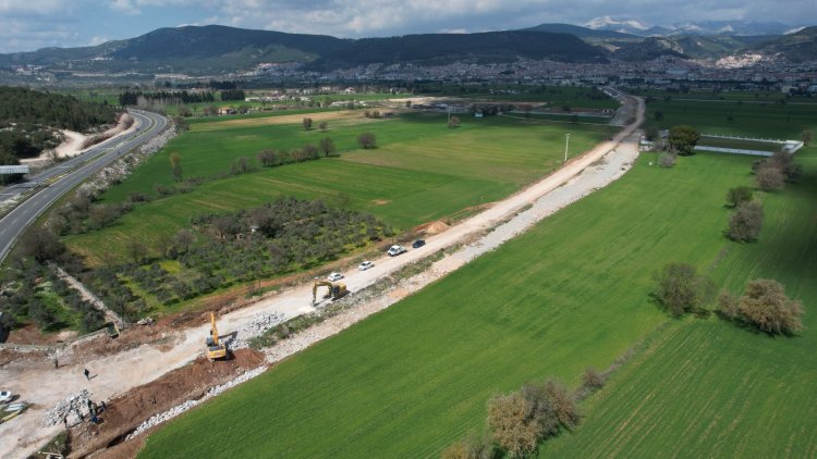 Başkan Gürün Menteşe'de devam eden yol çalışmasını inceledi