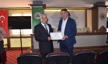 Akhisarlı Muhtarlar Mazbatalarını Alarak Görevlerine Resmen Başladı