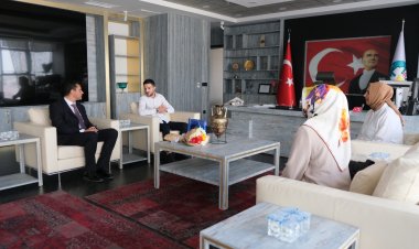 Başkan Zeyrek Şehit Ailesi ve Gazi Eşiyle Bir Araya Geldi