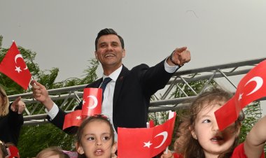 Başkan Ferdi Zeyrek Miniklerin Bayram Coşkusuna Ortak Oldu