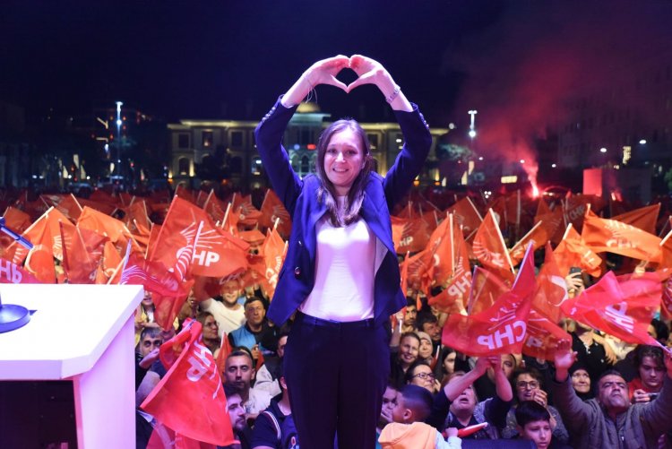 Manisa'nın İlk Kadın Belediye Başkanı CHP'li Gülşah Durbay