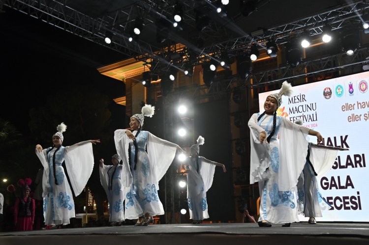 Festival Coşkusu Halk Danslarıyla Renklendi