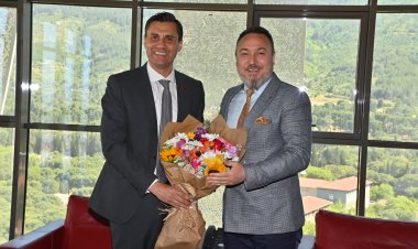 Manisa Ağrılılar Derneği Yönetimi, Başkan Ferdi Zeyrek’i Kutladı