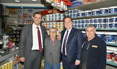 Başkan Ferdi Zeyrek, Akhisar Pazaryeri Esnafını Ziyaret Etti