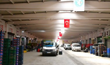 Başkan Ferdi Zeyrek, Hal Esnafının da Yüzünü Güldürdü