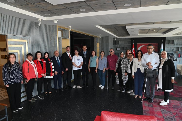 Başkan Ferdi Zeyrek, “Engelsiz bir yaşamı Manisa’da hayata geçireceğiz”