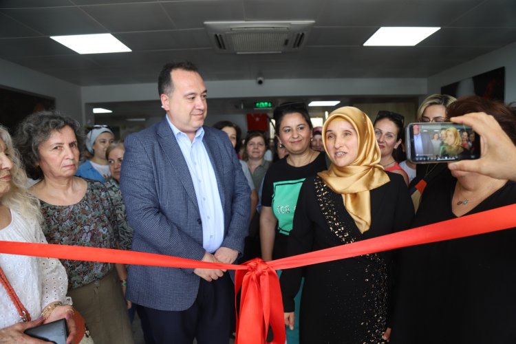 ‘Altın Makas’ adlı serginin açılışını gerçekleştirildi.