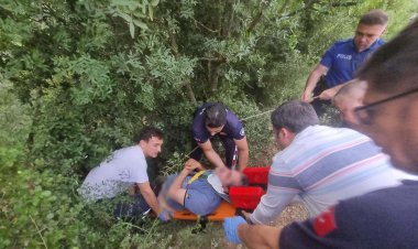 YAMAÇTAN AŞAĞI DÜŞEN VATANDAŞI İTFAİYE EKİPLERİ KURTARDI