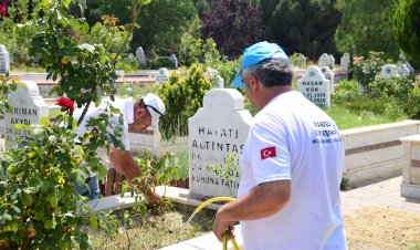Manisa’da Mezarlıklar Bayrama Hazır