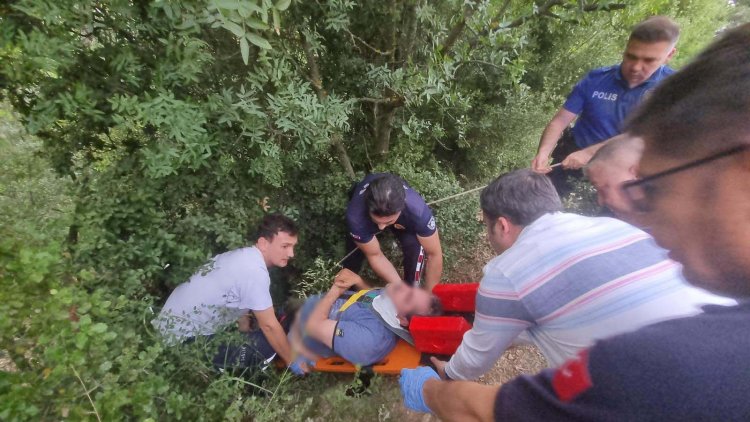 YAMAÇTAN AŞAĞI DÜŞEN VATANDAŞI İTFAİYE EKİPLERİ KURTARDI