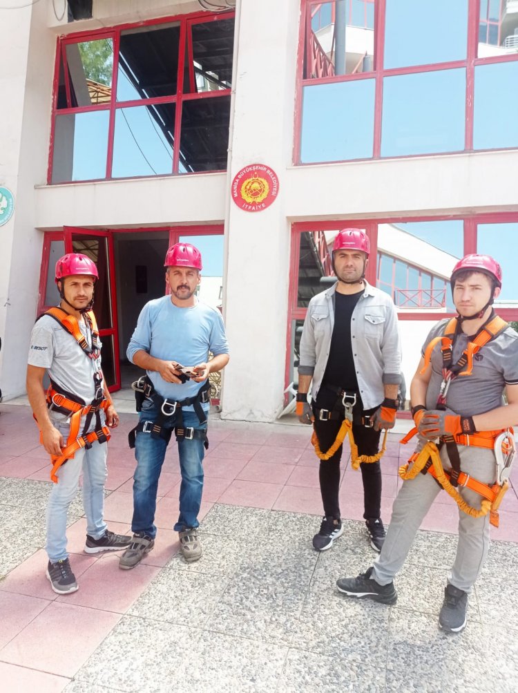 Manisa Büyükşehir’in Ekiplerine Yüksekte Çalışma Eğitimi