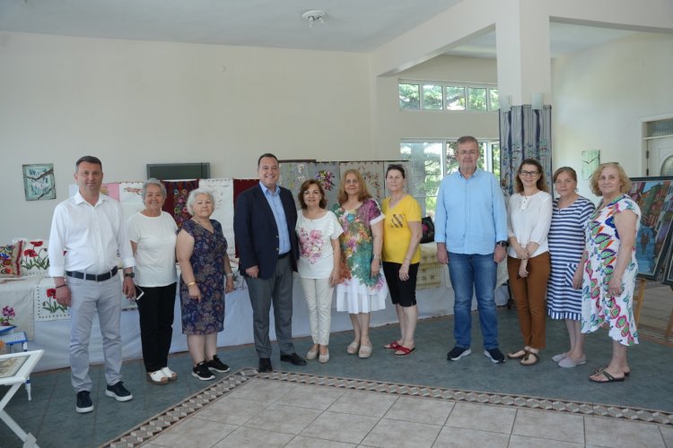 BAŞKAN DUTLULU, ‘HAMARAT HANIMLAR’ SERGİSİNİ ZİYARET ETTİ