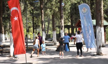 Manisalı Kadınlar Süreyya Parkında Eğlendi