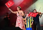 Kurtuluş Coşkusu Fener Alayı ve Funda Arar Konseri İle Taçlandı