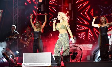 Salihli’de İrem Derici’den Muhteşem Konser