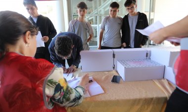 AKHİSAR BELEDİYESİ’NDEN ÜNİVERSİTEYE HAZIRLANAN ÖĞRENCİLERE DESTEK