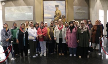 Ahmetli’den Gelen 90 Kişilik Kadın Kafilesi, Tarihi Mekanları Ziyaret Etti