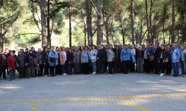 Gölmarmara’dan Gelen 98 Kişilik Kadın Kafilesi Manisa’yı Gezdi