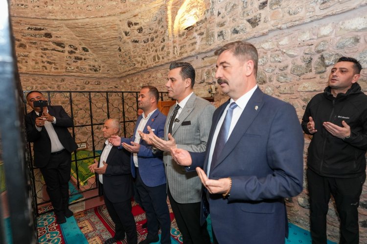 Başkan Zeyrek, Kadir Gecesi’nde Kula’da Gönül Sofrasına Katıldı