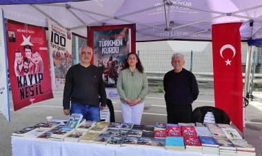 Türkiye Yazarlar Birliği 5. İzmir kitap Fuarında.