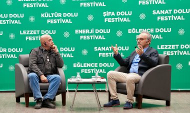 Emrah Safa Gürkan ve Ezel Akay ‘Tarihin Geleceği ve Geleceğin Tarihi’ni Konuştu