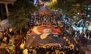 Binlerce Manisalı Festival kortejinde buluştu