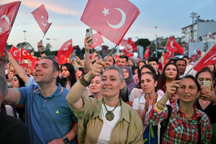 23 Nisan Coşkusu 7’den 70’e Meydanlara Taştı