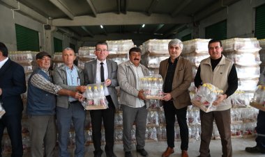 Büyükşehir’den Tarımda Temiz Çözüm İçin Çiftçiye Destek Büyükşehir’den Sirke Sineğine Karşı Çiftçiye Destek