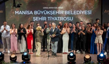 Bedia Muvahhit Tiyatro Ödülleri’nde Manisa Büyükşehir’e Büyük Onur