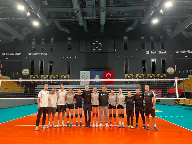 Akhisar İlçe Spor Kulübü Voleybolcuları Vakıfbank Spor Sarayı'nda!
