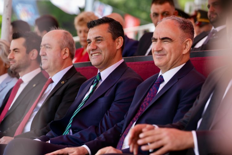 Manisa’da 19 Mayıs Coşkusu Başkan Zeyrek: “19 Mayıs Ruhunu Yaşatmaya, Cumhuriyetimizi Daha İleriye Taşımaya Kararlıyız”