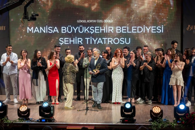 Bedia Muvahhit Tiyatro Ödülleri’nde Manisa Büyükşehir’e Büyük Onur